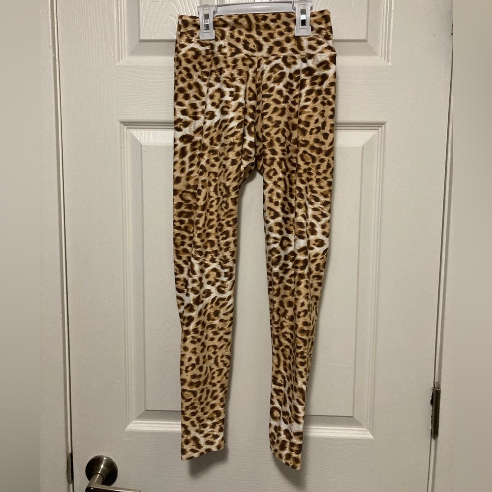 Liquido Tan Leopard Print Women’s Capri Leggings